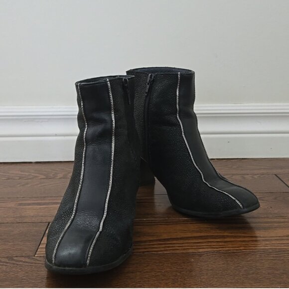 Un Tour En Ville Black 2' heeled ankle boots pebbled size 38 US7.5 - Picture 1 of 11